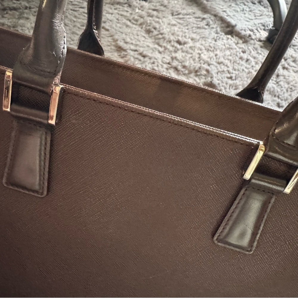 Burberry Brown Leather Tote with Structured Design - Picture 5 of 11